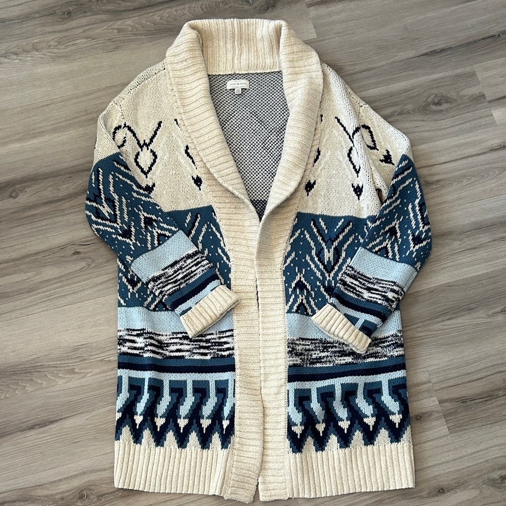 Lucky Brand Cream and Blue Patterned Shawl Collar Cardigan 

1 medium 
1 large